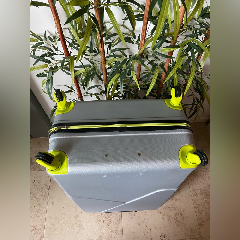 Spinner Luggage - Picture 6 of 12